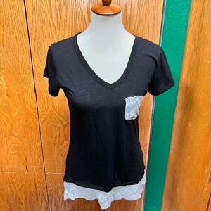 NWT Rue 21 Short Sleeve Black & White Top With Lace Hem & Pocket Size Medium BK8